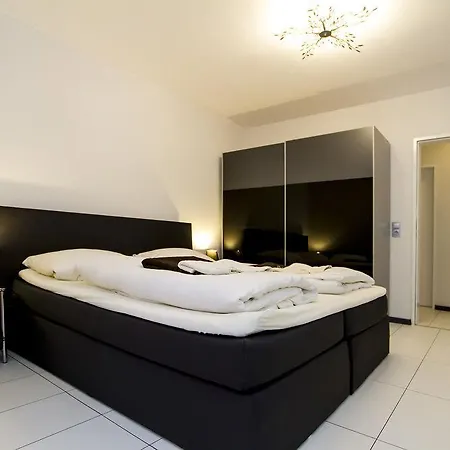 Lakeside Flat Apartment *