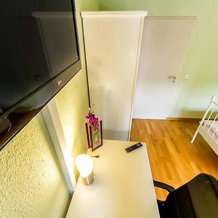 Lakeside Flat Apartment Dusseldorf